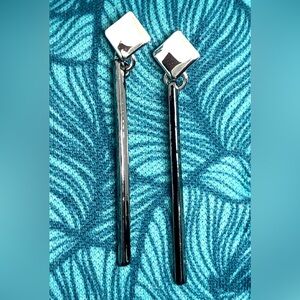 Nine West Minimalist Geometric Rhombus Dangle Bar Gunmetal Silver Tone Earrings